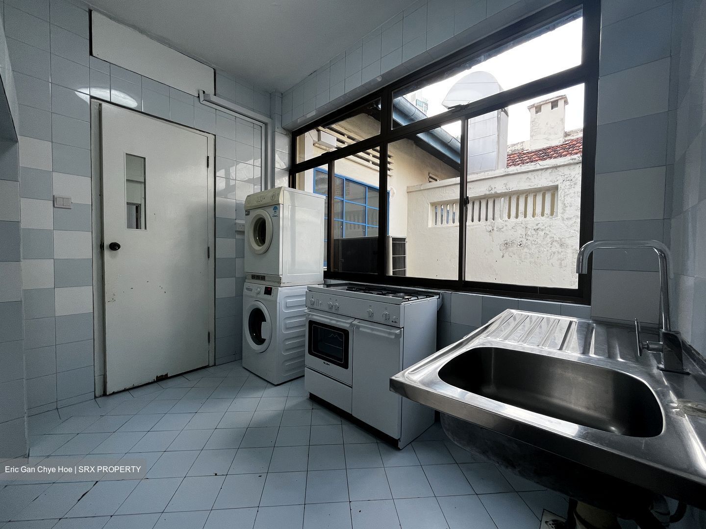 Lowland Road (D19), Shop House #504056091